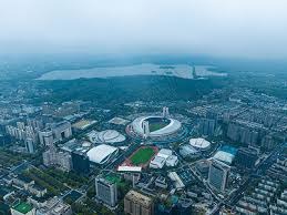 十三水里的“终极反杀”：头道 A 对子、中道葫芦、底道金花的完美分配。（十三水的终极逆转：头道A对、中道葫芦、尾道金花的最佳摆法）